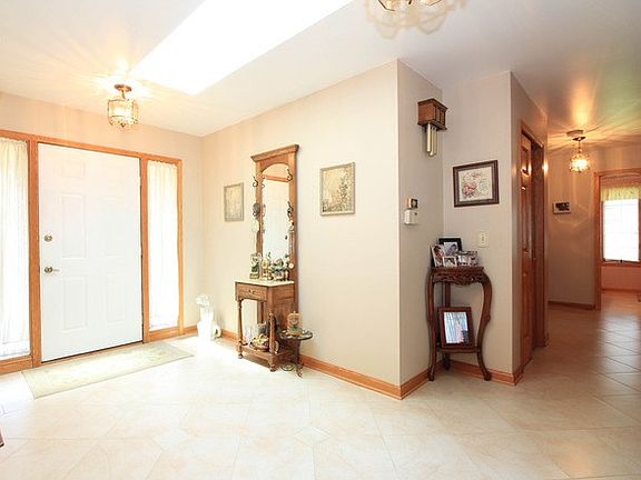 4th image of 1049 Auburn Ln