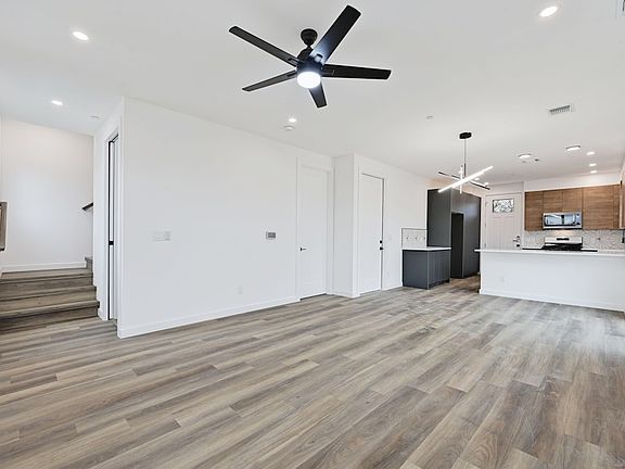 5th image of 1011 E Saint Johns Ave