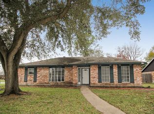 10534 Huntington Wood Dr, Houston, TX 77099