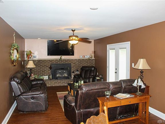 5th image of 602 Village Ct