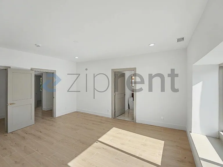 1676 W 24th St — Photo 29