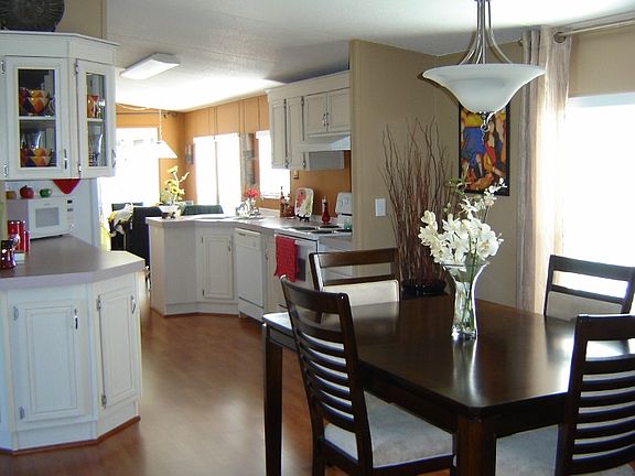 5th image of 126 Winterdale Dr