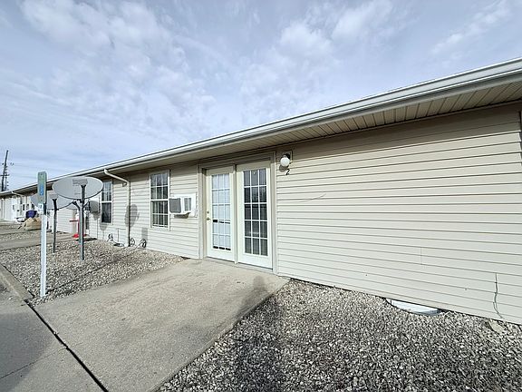 2nd image of 709 E Woodland St #2