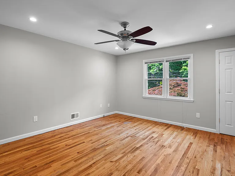 49 N Chatsworth Ave — Photo 15