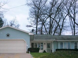 17748 Oakwood Dr, Spring Lake, MI 49456