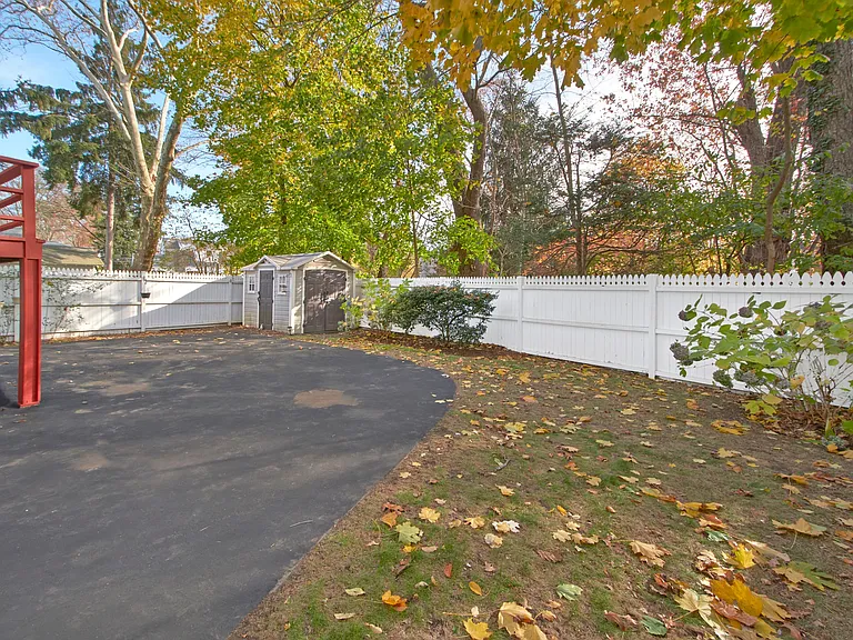 17 Haven Ave — Photo 29