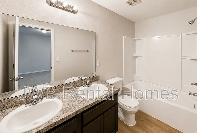 2923 W 3rd St — Photo 6