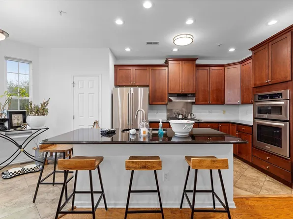 27 Creekside Court image 10 of 37