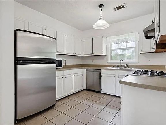 3rd image of 3081 Brooks Dr