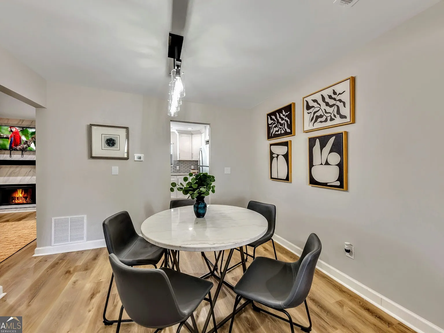 3 bed, 2.5 bath, 1400 sqft, $3,900 — Photo 4