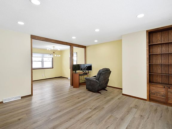 4th image of 202 5th St E