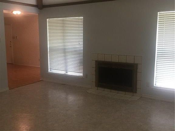 3rd image of 1603 Crescent Ln