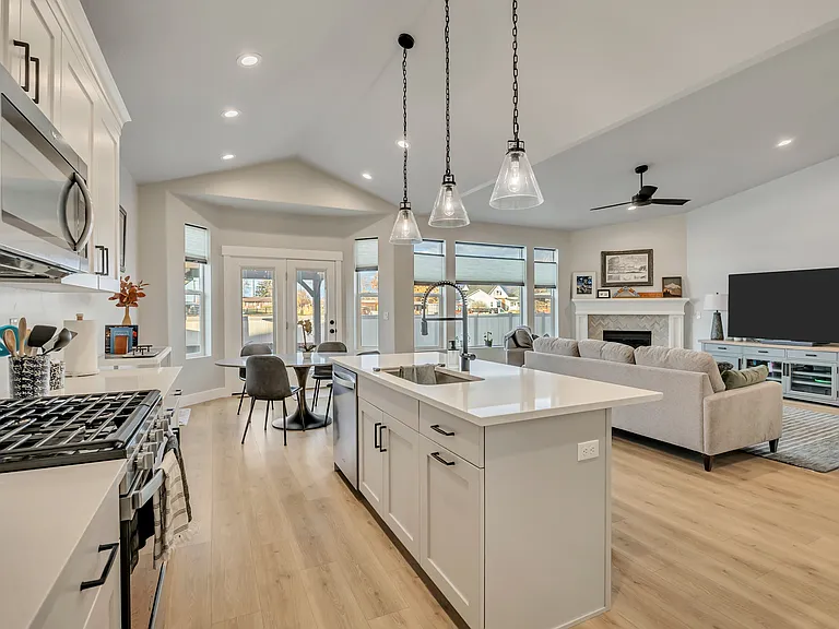 2504 W Sunset Way — Photo 4