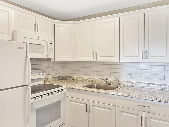 2nd image of 207 Chatham J