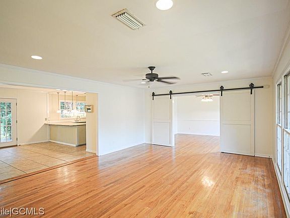 3rd image of 4118 Highpoint Dr S