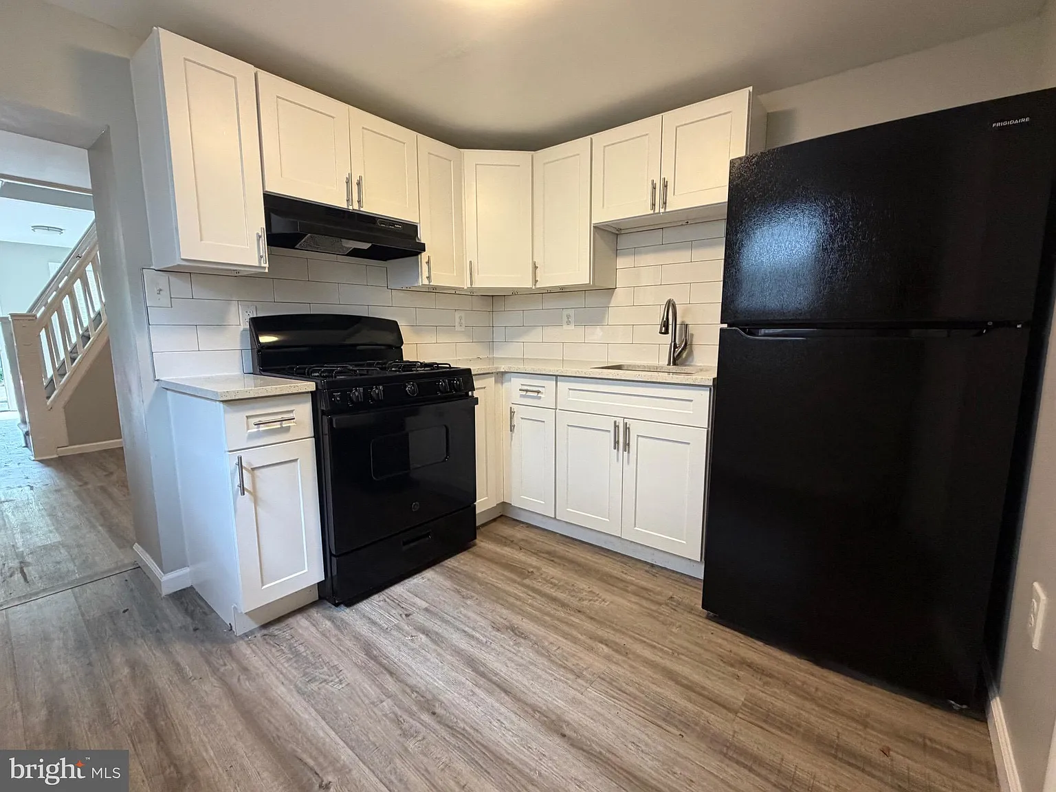 2 bed, 1.0 bath, 696 sqft, $1,600 — Photo 3