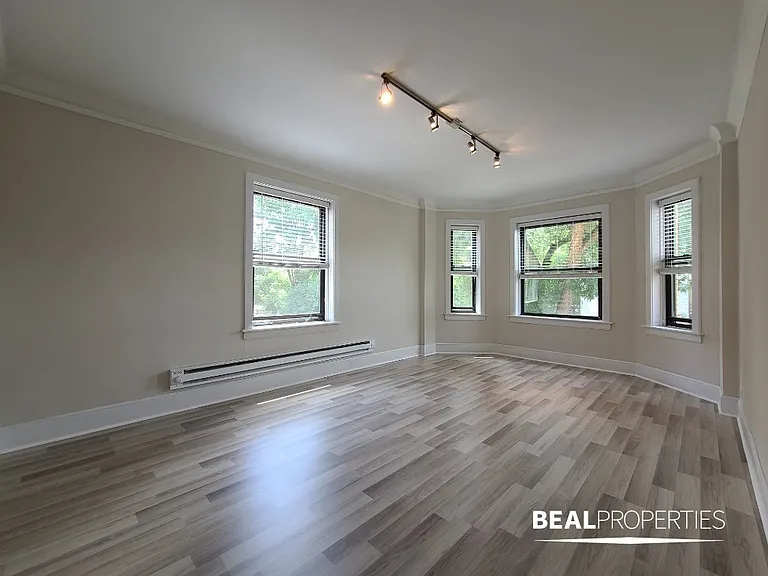 2327 N Rockwell St #A2 — Photo 2