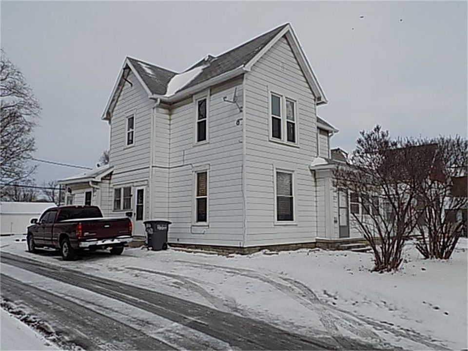 1st image of 833 S Washington St