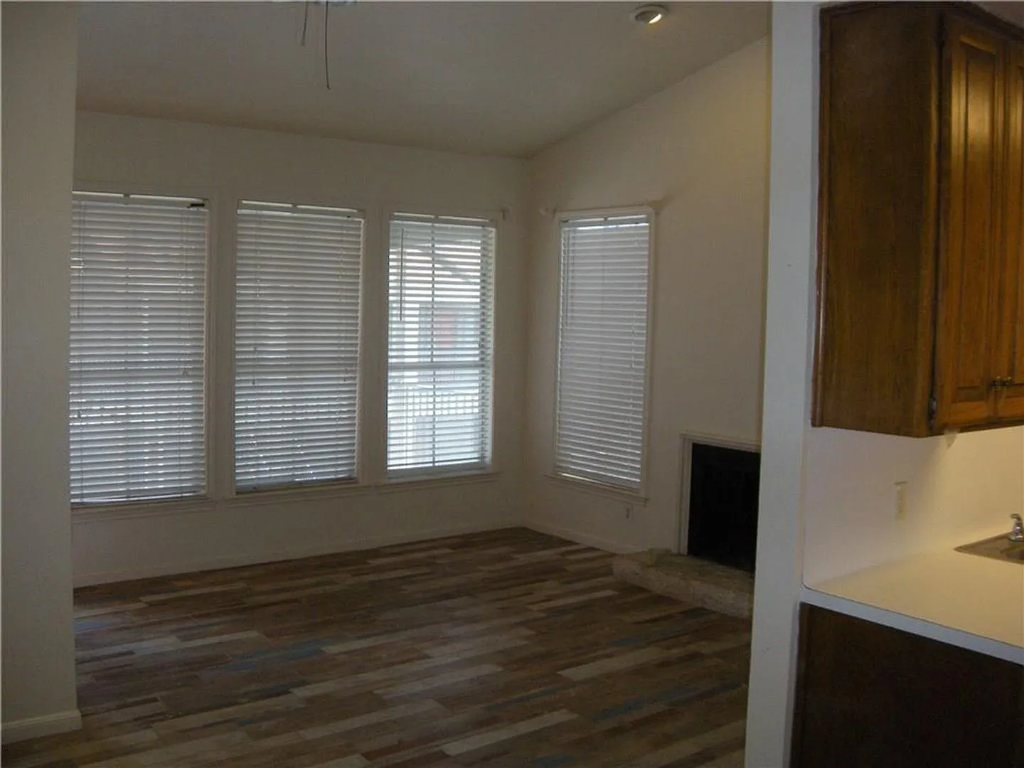 Ut Pre-Lease: 1 Bed / 1 Bath West Campus Condo With Updates, Great Location! — Photo 3