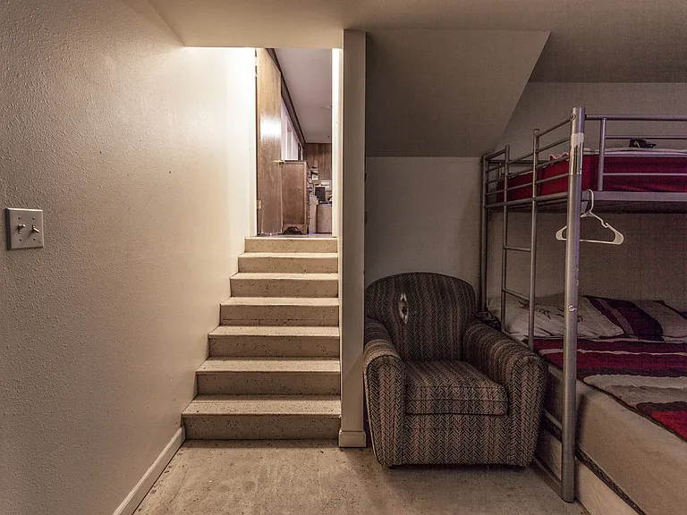 1100 Skyline Dr — Photo 30