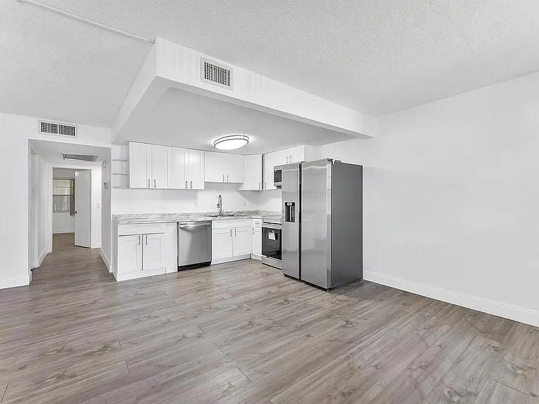1052 Hythe Pl #C — Photo 1