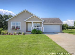 8446 Pebble Dr NE, Rockford, MI 49341
