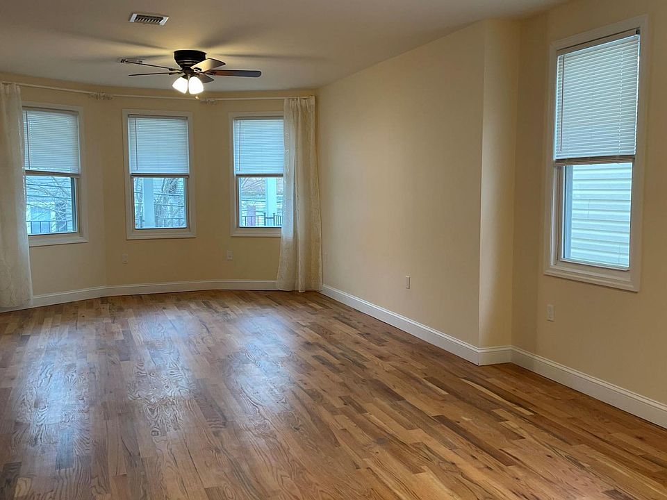 1st image of 68 Clinton St Floor 2