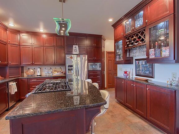 4th image of 162 Saint Andrews Blvd