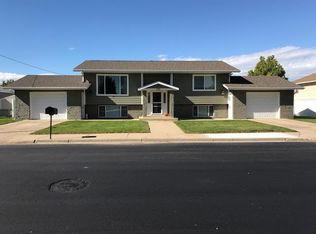 2011 7th Ave E, Williston, ND 58801