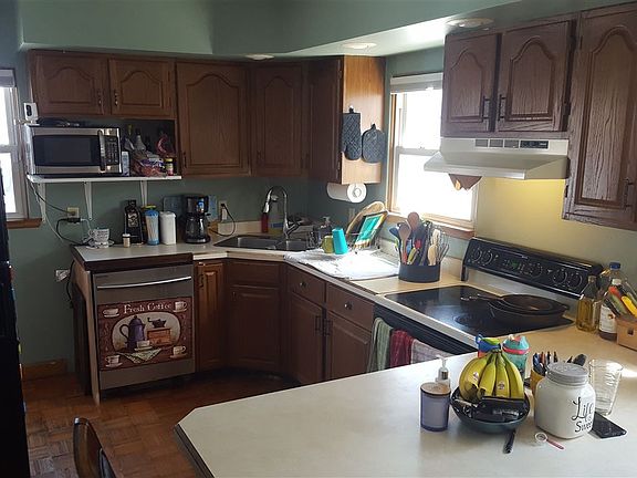 3rd image of 214 Linden St