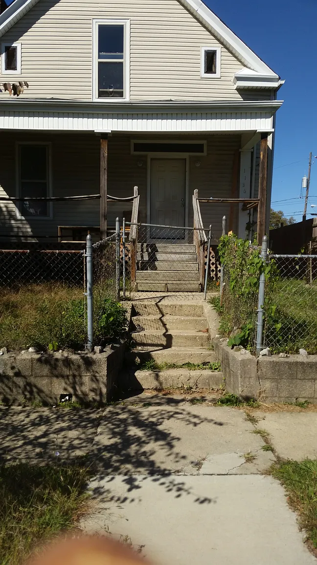 1136 Hildreth Ave photo 1