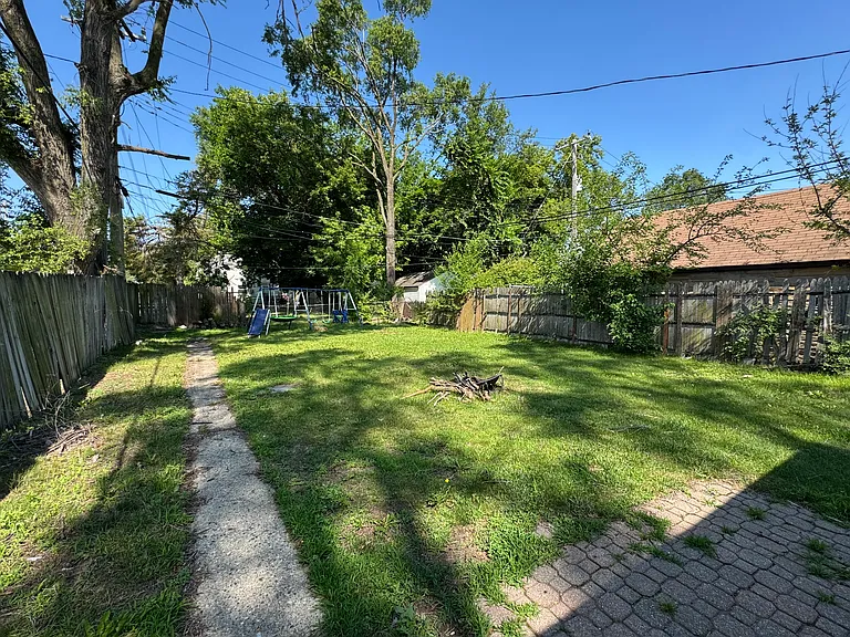 20741 Curie — Photo 24