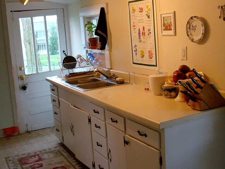 Kitchen sink and prep area