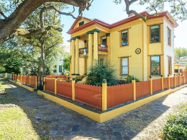 2927 Bernardo De Galvez Ave, Galveston, TX 77550