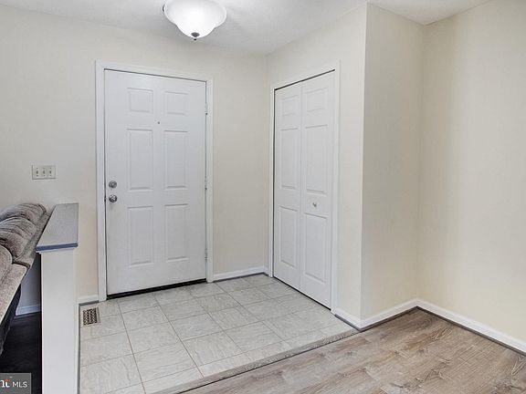4th image of 312 Kings Crest Dr