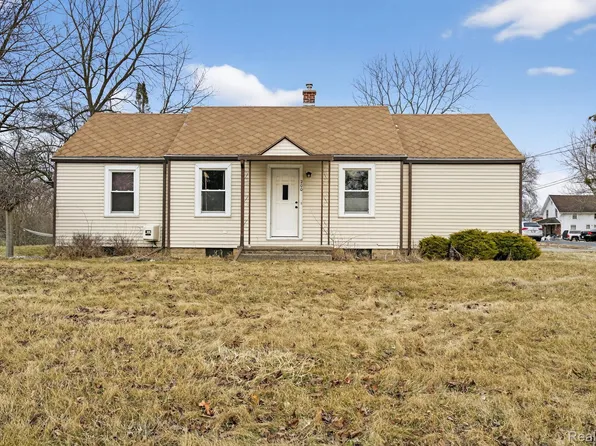 200 N River Rd, Saginaw, MI 48609