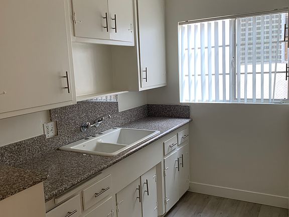 4th image of 936 N Stanley Ave APT 8
