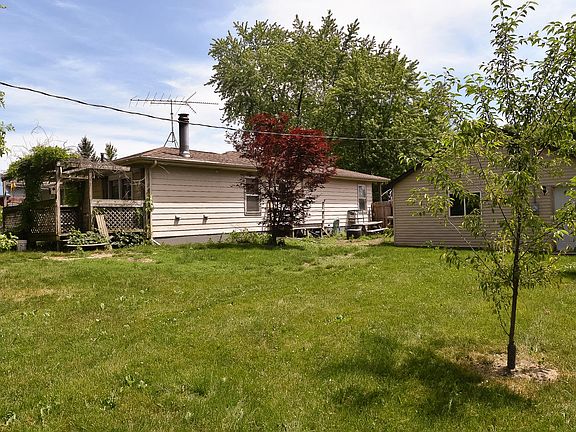 3rd image of 1434 Round Lake Dr