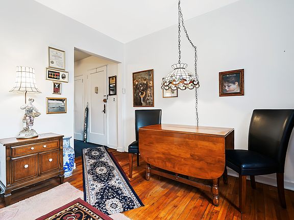 5th image of 5 Burbank St APT 2A