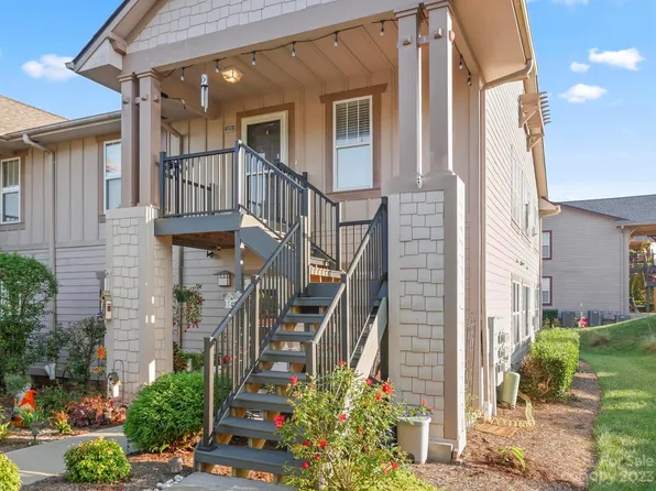 570 Deermouse Way, Hendersonville, NC 28792