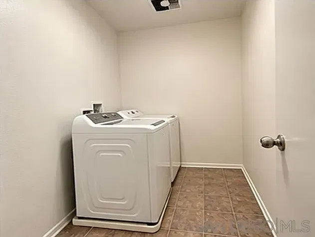 4 bed, 3.5 bath, 2366 sqft, $4,700 — Photo 4