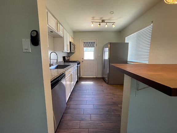 Kitchen with bar-top