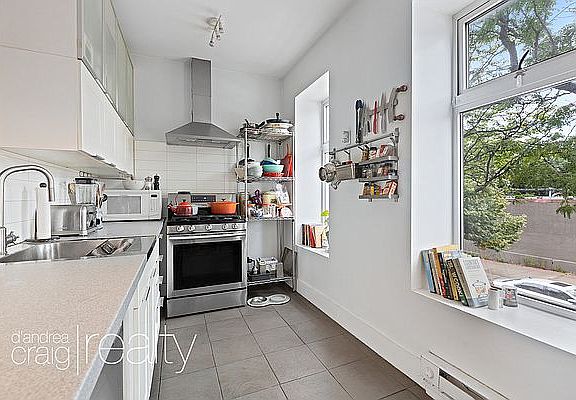 5th image of 407 Smith St APT 1