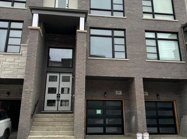 82 Paradox St, Vaughan, ON L4H 5G8