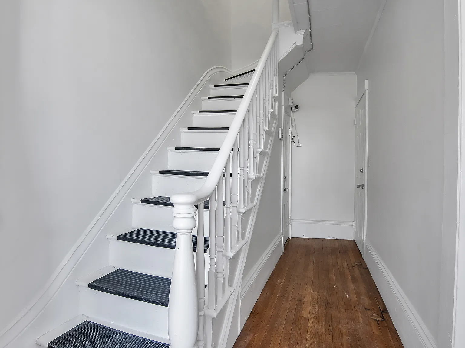 2 bed, 1100 sqft, $2,200 — Photo 4