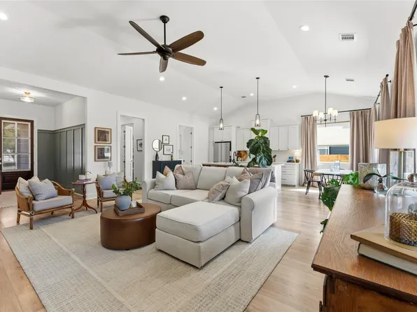 32 Acacia Dr, Wimberley, TX 78676