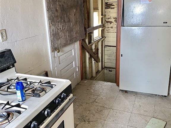 5th image of 430 Irving Ave