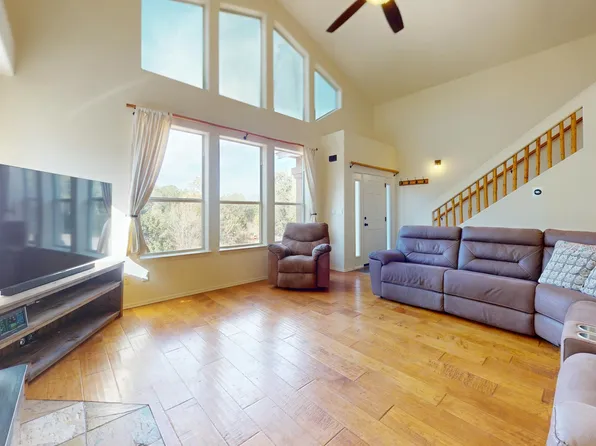 21 Forest Rd, Tijeras, NM 87059
