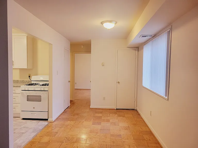 Columbia Courts Apartments — Photo 15