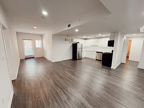 6332 Woodman Ave #4 Photo 1